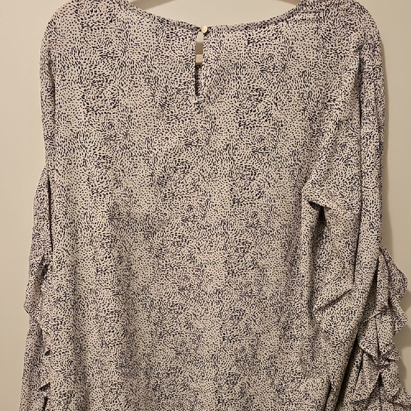 Gry and Black Tie Front Blouse with Relaxed Fit - Picture 5 of 5